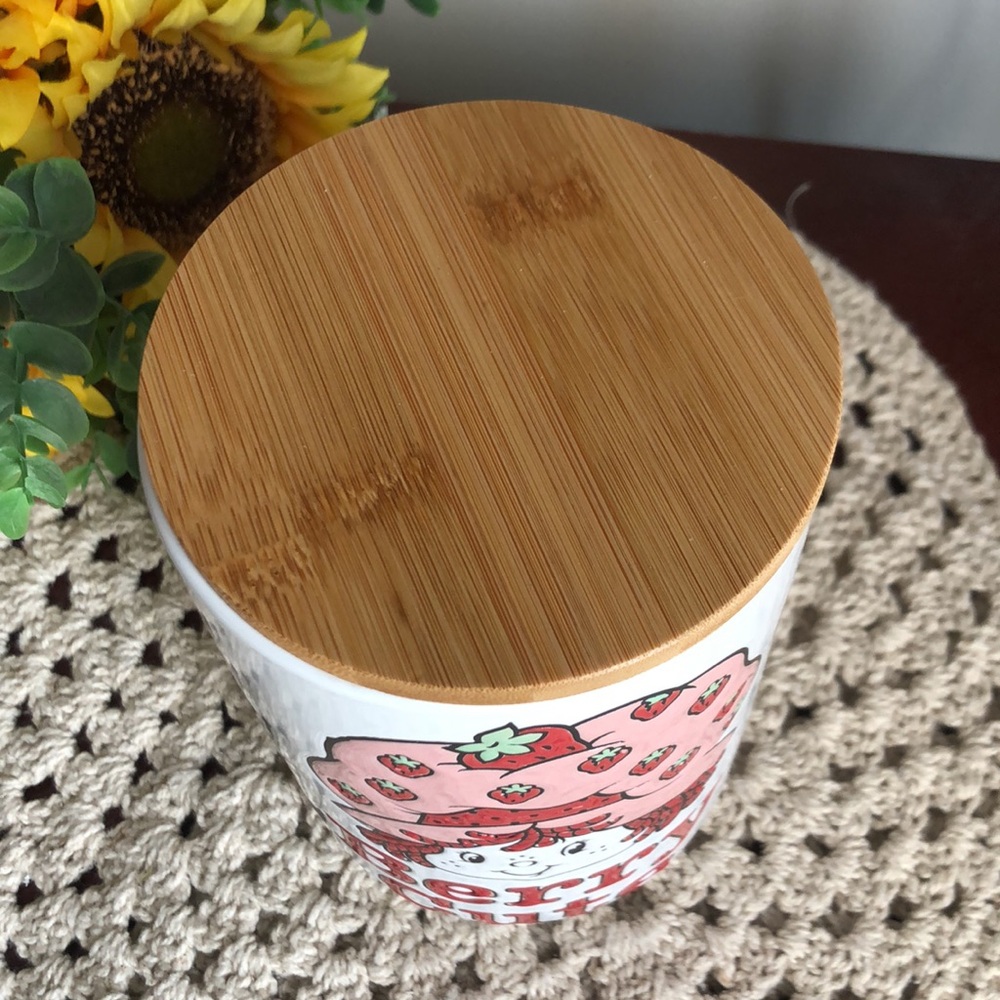 Strawberry Shortcake “Berry Cute” Ceramic Jar with Bamboo Lid - Picture 2 of 9